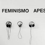 Sylvia Peceño. El feminismo apesta. Instalación audiovisual. Pontevedra. 2014