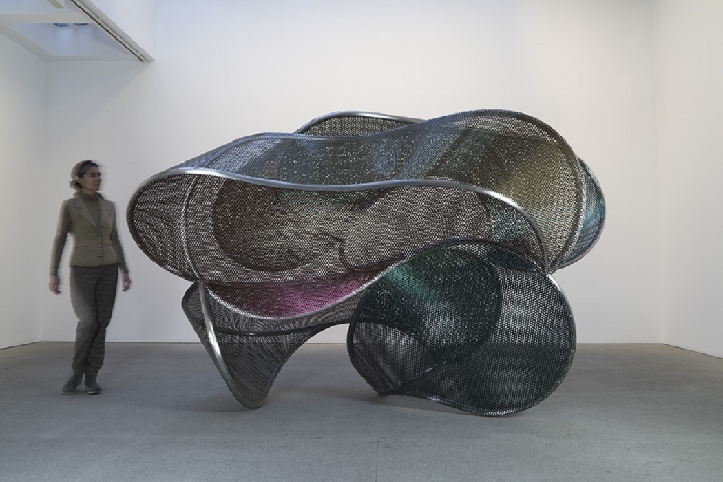 Blanca Muñoz, Tornasol, 2015, acero inoxidable, 196x325x220 cm