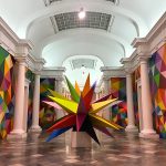 El universo multicolor de Okuda inunda Valencia