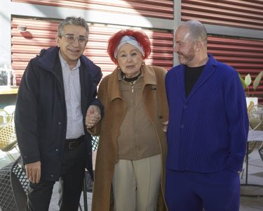 El secretario de Estado de Cultura, Jordi Martí Grau, y el director del Museo Reina Sofía, Manuel Segade, han presentado esta mañana junto con la galerista Juana de Aizpuru el contrato de compraventa por el que el Museo adquiere el archivo documental de la Galería Juana de Aizpuru, y ha explicado los términos de la adjudicación, que fue formalizada el mes pasado.